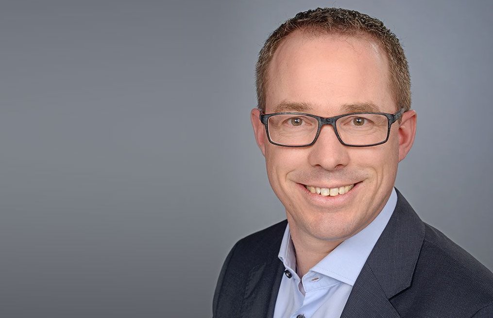 Von null auf #digital in 4 Wochen! <a href="/IHKBildung/">IHK-Akademie Koblenz</a> hat das eigene Angebot in kürzester Zeit digitalisiert. Welche Hürden im Weg lagen und wie #FEHLERausradieren sowie #BESSERwerden gelungen sind, erfahren Sie in der #Haufe Media Lounge. Jetzt lesen! medialounge.haufe.de/artikel/fehler…
