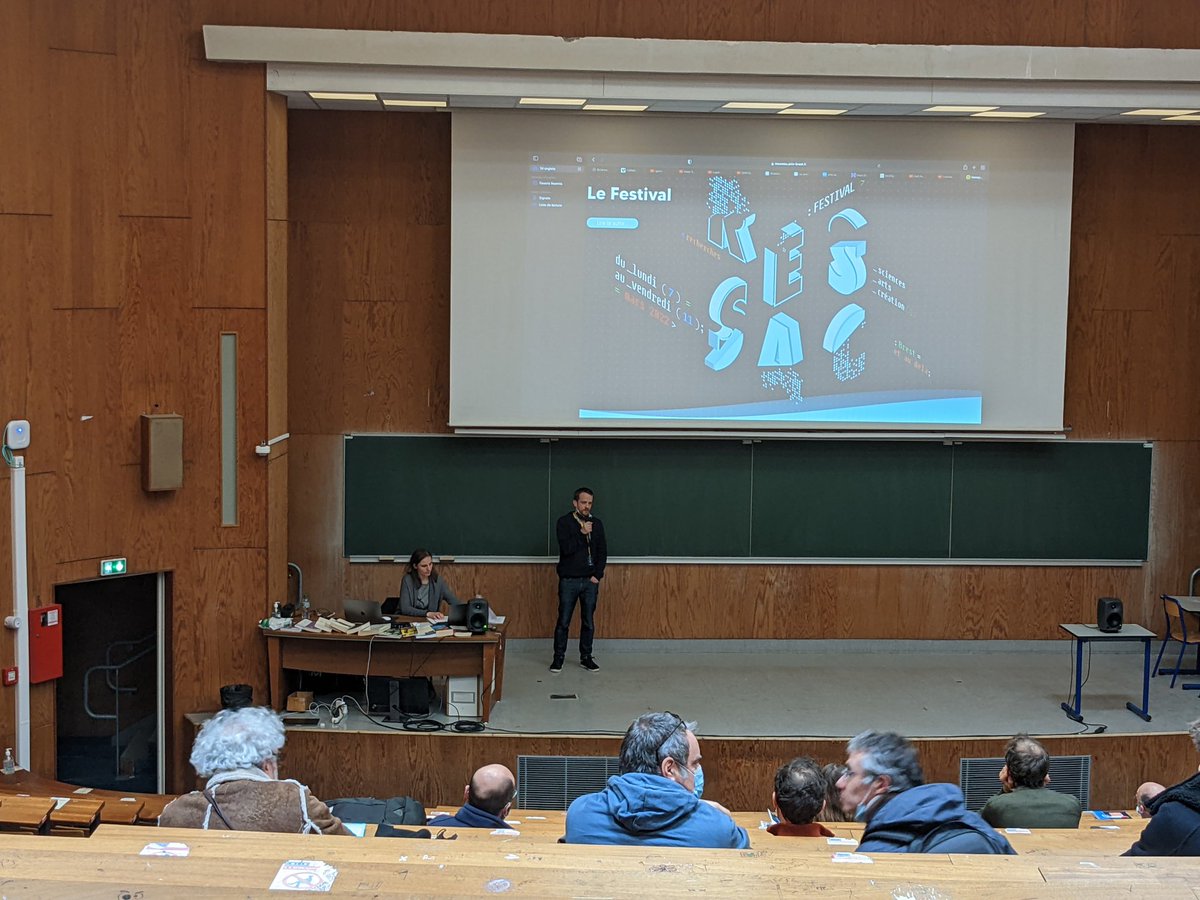 Comment les technologies ont bouleversé la musique ? Noémie Sprenger, enseignante en électro-acoustique nous fait revivre la musique du XXe siècle lors de cette conférence. En ce moment à l'UFR de Sciences...