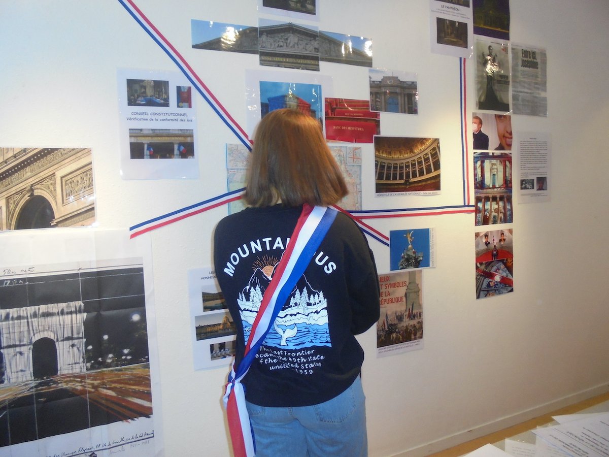 3e jour de la semaine de citoyenneté au collège. Au programme : visite et échange avec M BOIS,député de circonscription, handisport afin de sensibiliser les élèves aux situations de handicap, sécurité routière et échanges autour des différentes institutions.