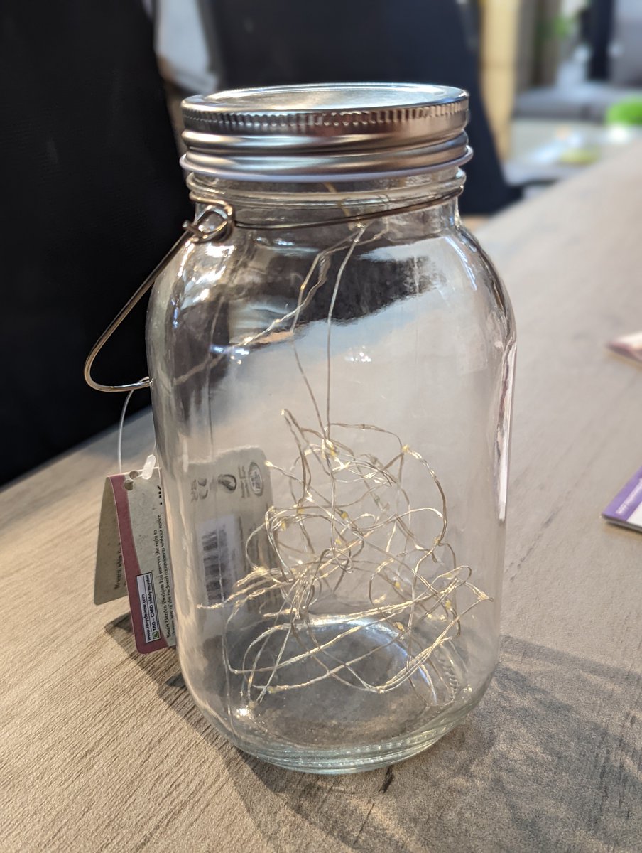 💡Check out these glass jar lanterns filled with thirty warm white firefly LEDs!
#solarlights #radwaybridgegardencentre