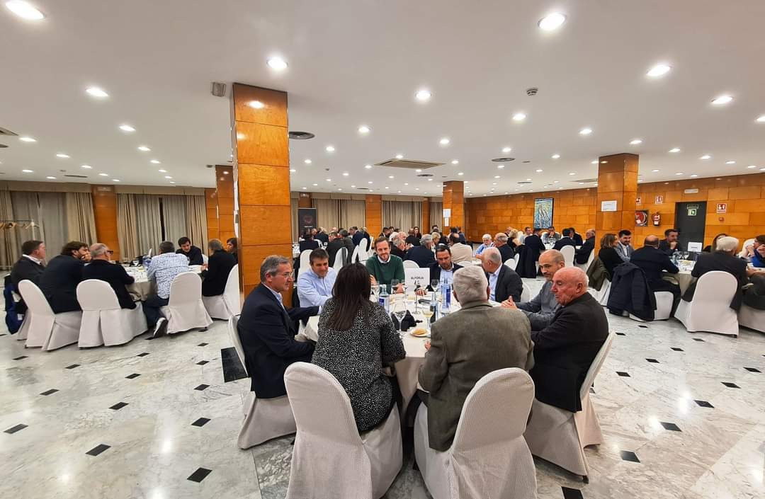 FundacioGresol's tweet photo. Prop de 80 persones van assistir ahir al vespre al sopar col·loqui organizar per la nostra Fundació amb el reconegut advocat Miquel Roca Junyent, Soci Fundador i President de @Roca_Junyent. https://t.co/f1vxsnPDEm