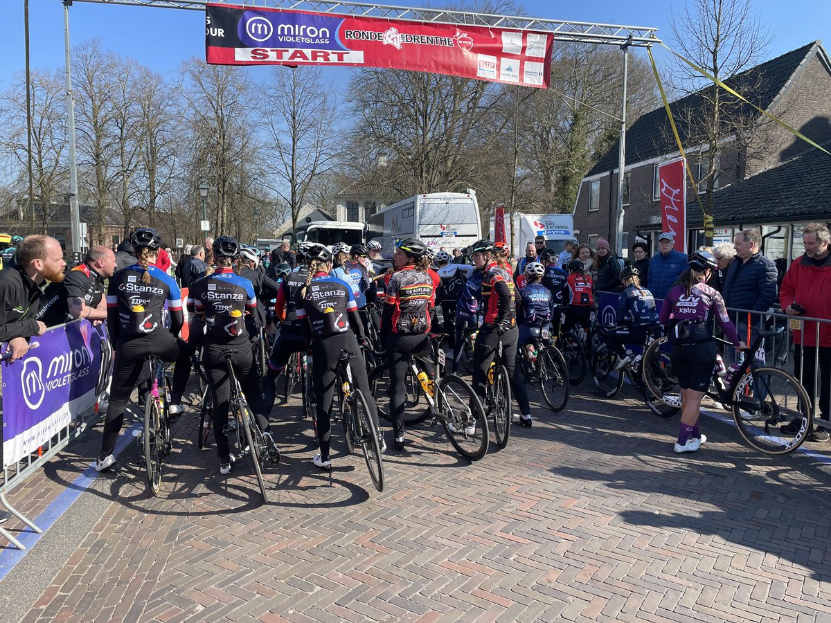 DrentheSport's tweet photo. We zijn weg voor de #drentse8 in #Dwingeloo! Dik 120 vrouwen voor 134 km Finish net voor 16 uur op #DeBrink https://t.co/8FufBBCmlR