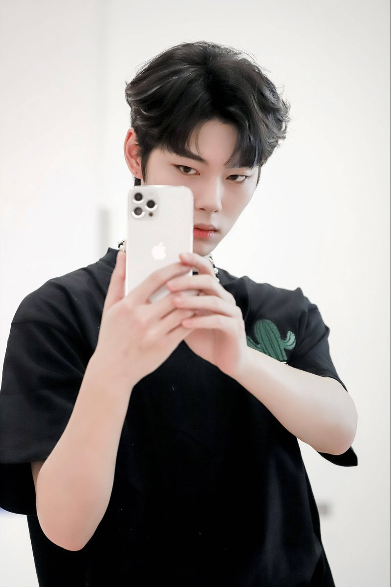 sihanzone's tweet photo. ➳ 220311 GENTLEMONSTER Event 
© Liebesbrief·马思涵

     [ #马思涵 #MaSihan ]
       [ #HIGH5 #BC221] https://t.co/loqputBy7N