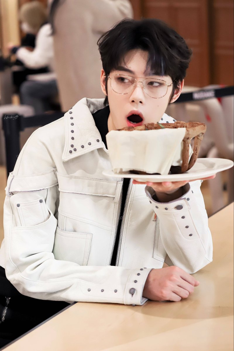 sihanzone's tweet photo. ➳ 220311 GENTLEMONSTER Event 
© Liebesbrief·马思涵

     [ #马思涵 #MaSihan ]
       [ #HIGH5 #BC221] https://t.co/SK2euhrnlY
