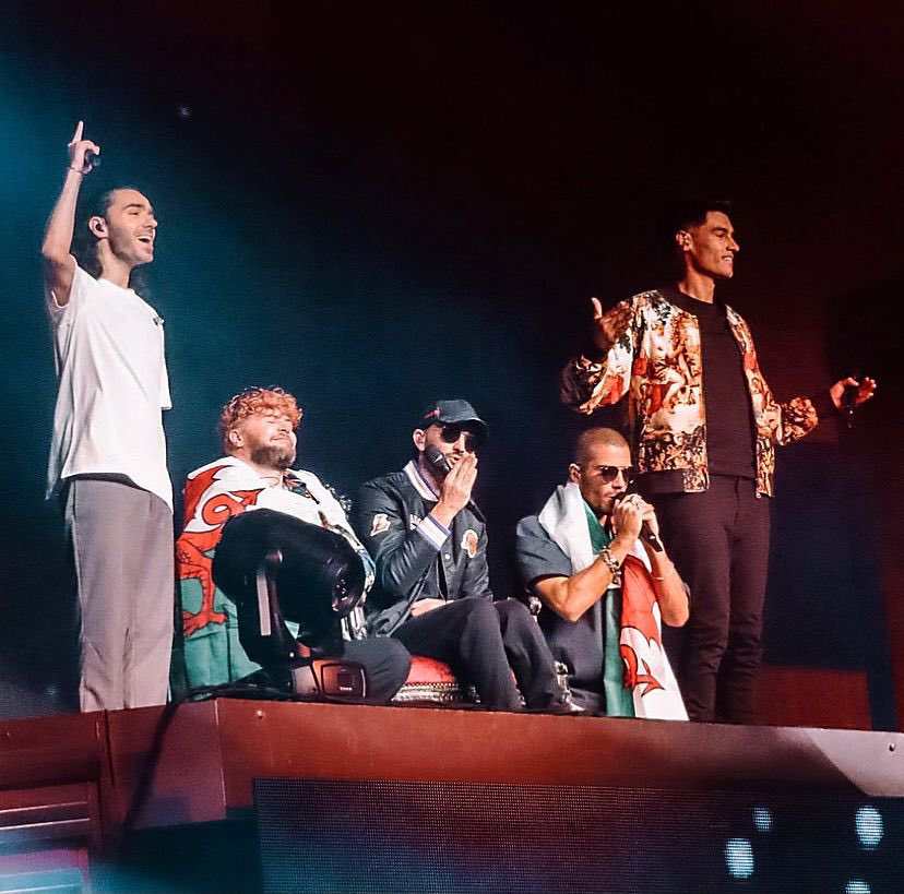 AlezaMoneaTW's tweet photo. #TWFanFriday https://t.co/5NGwarswqU