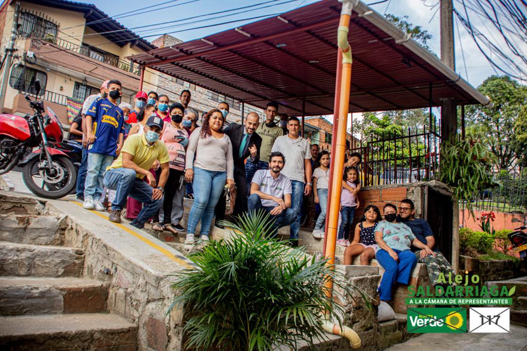 PepeCdba's tweet photo. #LaPrimaveraYaViene Vamos a lograr una Colombia amplia, justa, diversa, llena de vida y de colores. Vamos a trabajar con Alejo por un país en el que podamos vivir en derecho y con derechos. https://t.co/1yVUZQiCIS