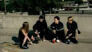 AvrilNewsFans's tweet image. 20 years ago, Avril Lavigne released "Complicated"