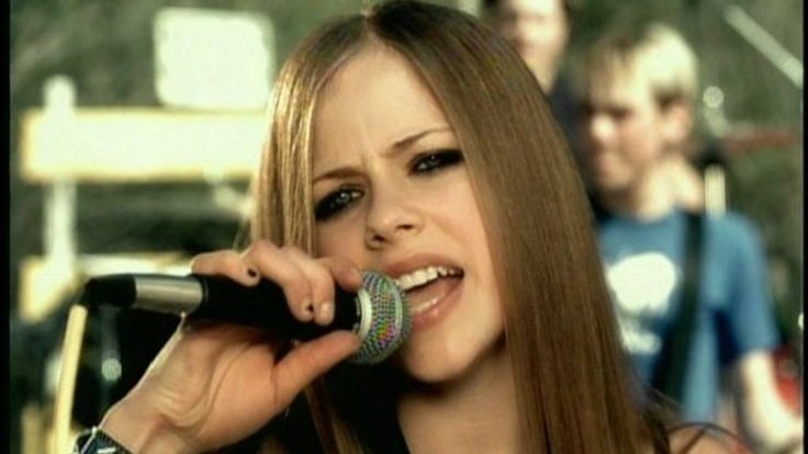 AvrilNewsFans's tweet image. 20 years ago, Avril Lavigne released "Complicated"