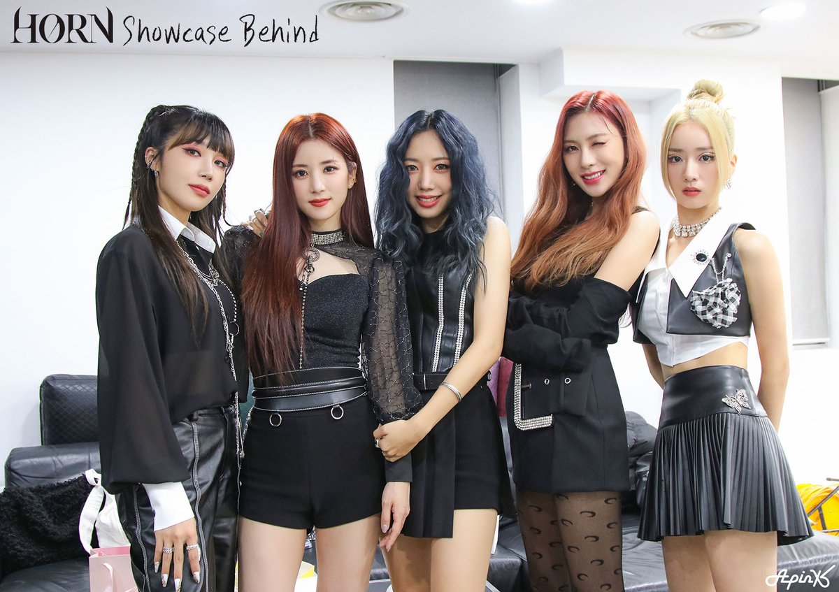 Apink_2011's tweet photo. [#에이핑크] IST 네이버 포스트에
'핑수니들의 'HORN'이 가득 담겼던
'HORN' 쇼케이스 현장'이 공개되었습니다👏
설렘과 떨림이 공존했던 에이핑크의
[HORN] 쇼케이스 현장을 지금 바로 만나보세요😈💕

▶ https://t.co/qRCfXSy2L5

#Apink https://t.co/hfIVfszKxx