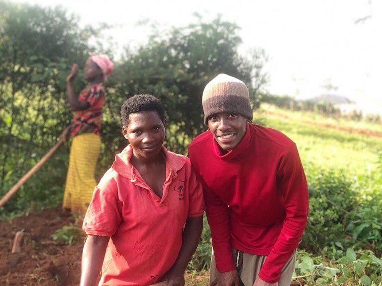 FoundationKaire's tweet photo. In much of the world, the face of farming is female. Yet, even with female farmers expending extra effort (worldwide, women work more hours per year than men), they substantially lag behind their male counterparts when it comes to crop yields and earnings. https://t.co/Y1PFtqtGpO