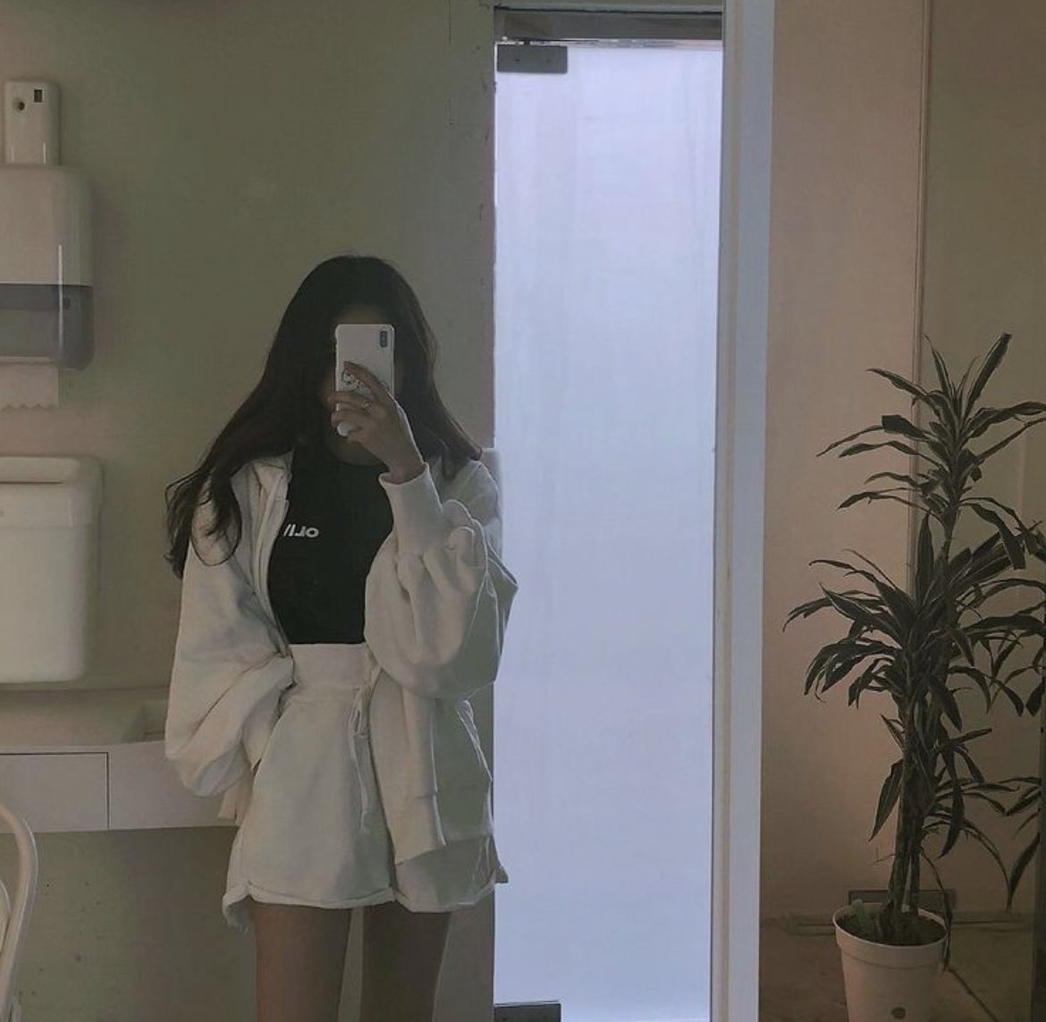 안나 tweet media