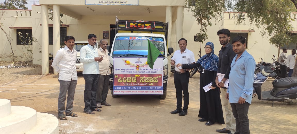 ksuwssb's tweet photo. ಶಹಾಪೂರ, ಯಾದಗಿರಿ: ಇಂದು ಪಿಂಚಣಿ ಸಪ್ತಾಹ ಅಂಗವಾಗಿ PMSYM ಯೋಜನೆ ಕುರಿತು ಕಾರ್ಮಿಕರಲ್ಲಿ ಅರಿವು ಮೂಡಿಸುವ ವಾಹನಕ್ಕೆ ಚಾಲನೆ ನೀಡಲಾಯಿತು
"ಅಸಂಘಟಿತ ಕಾರ್ಮಿಕರಿಗೆ ಪಿಂಚಣಿ ಯೋಜನೆ"
ಹೆಚ್ಚಿನ ಮಾಹಿತಿಗಾಗಿ ಸಂಪರ್ಕಿಸಿ ಕಾರ್ಮಿಕ ಸಹಾಯವಾಣಿ 155214 ಅಥವಾ https://t.co/6PyvdZ2ddt
#PMSYM #Pensionweek https://t.co/11qrmSAyBH