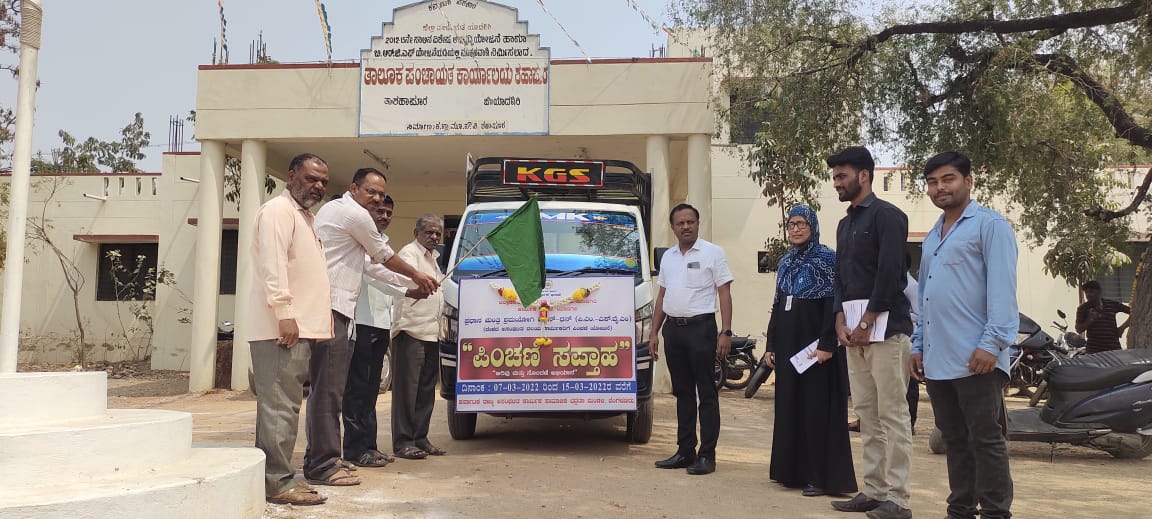 ksuwssb's tweet photo. ಶಹಾಪೂರ, ಯಾದಗಿರಿ: ಇಂದು ಪಿಂಚಣಿ ಸಪ್ತಾಹ ಅಂಗವಾಗಿ PMSYM ಯೋಜನೆ ಕುರಿತು ಕಾರ್ಮಿಕರಲ್ಲಿ ಅರಿವು ಮೂಡಿಸುವ ವಾಹನಕ್ಕೆ ಚಾಲನೆ ನೀಡಲಾಯಿತು
"ಅಸಂಘಟಿತ ಕಾರ್ಮಿಕರಿಗೆ ಪಿಂಚಣಿ ಯೋಜನೆ"
ಹೆಚ್ಚಿನ ಮಾಹಿತಿಗಾಗಿ ಸಂಪರ್ಕಿಸಿ ಕಾರ್ಮಿಕ ಸಹಾಯವಾಣಿ 155214 ಅಥವಾ https://t.co/6PyvdZ2ddt
#PMSYM #Pensionweek https://t.co/11qrmSAyBH