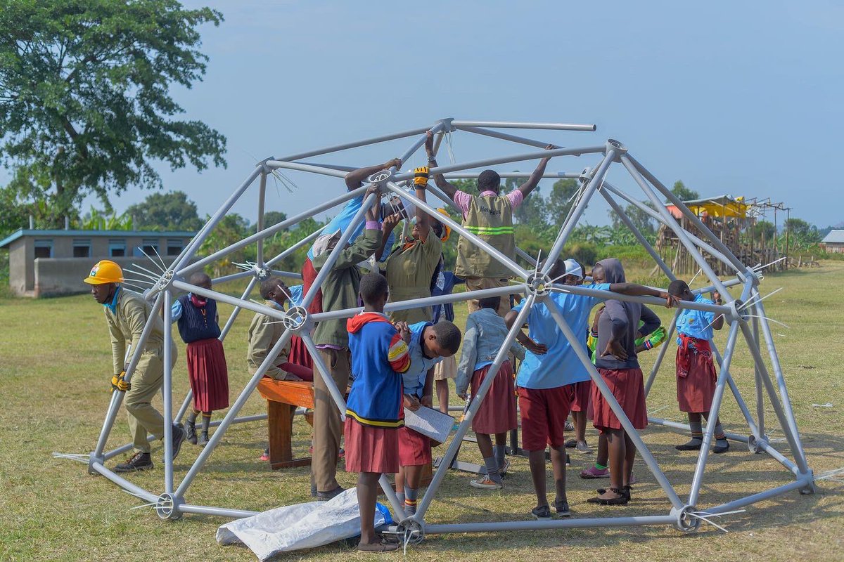 Aberdeen_plc's tweet photo. Continuing to connect the world🌎We’re so excited to share that builds have kicked off for the next group of abrdn Hello Hubs. Between March-April, 10 Ugandan communities will be building their very own abrdn Hello Hubs, starting with Karangura and Harugongo.🌏📱 https://t.co/fIxQiVcrxq