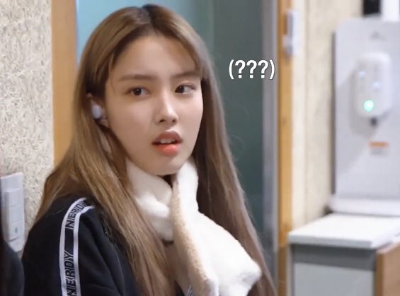 깐자윤..........에 저런 표정 짓는거....반칙이 아닐랑가