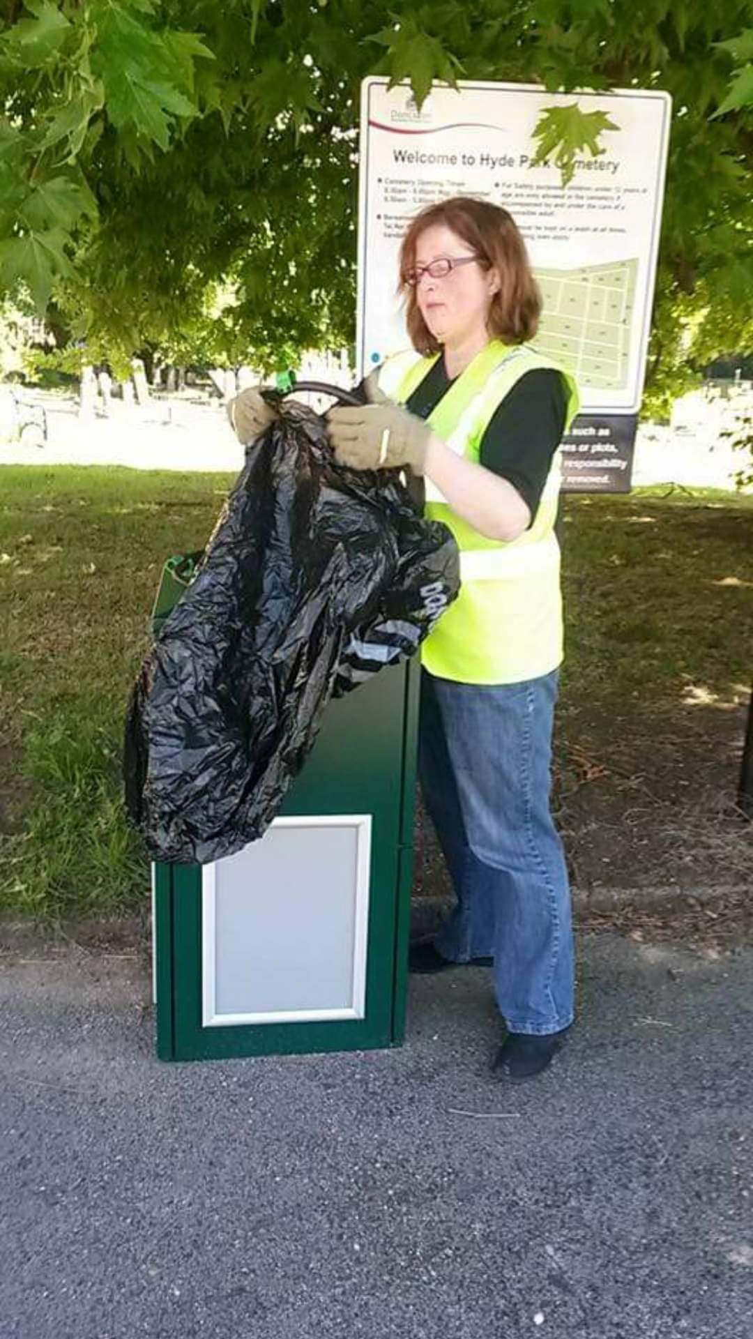 Hyde Park Cemetery (HydeParkCem) / Twitter