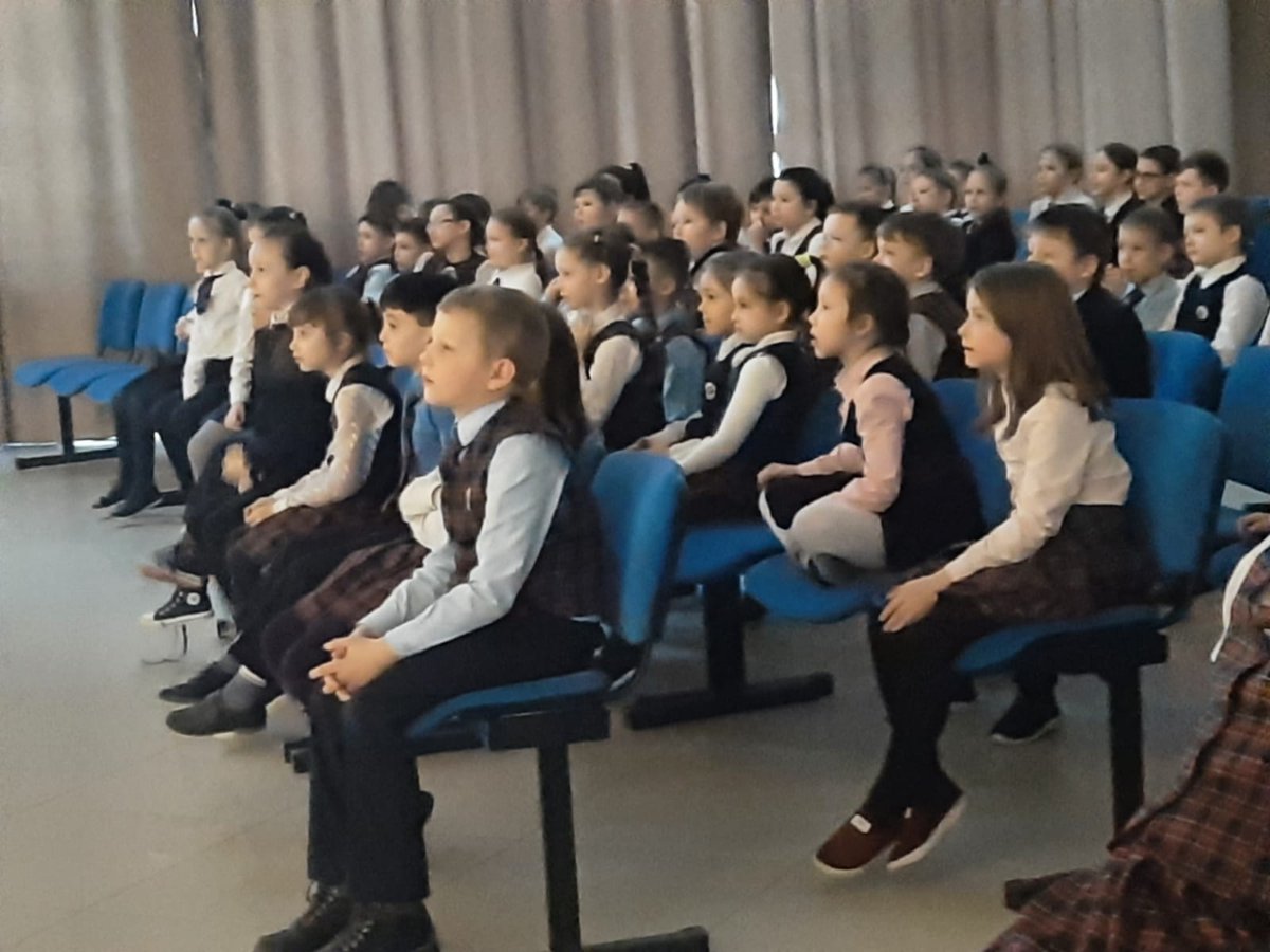 🎭 Наша весёлая и сообразительная "Красная шапочка" продолжает завоёвывать детские сердца! Сегодня за её приключениями следили ученики школы №66.
#ПензенскийТЮЗ #театрпенза #пензенскийтеатрюногозрителя #театрюногозрителя #театрдлядетей #КраснаяШапочка