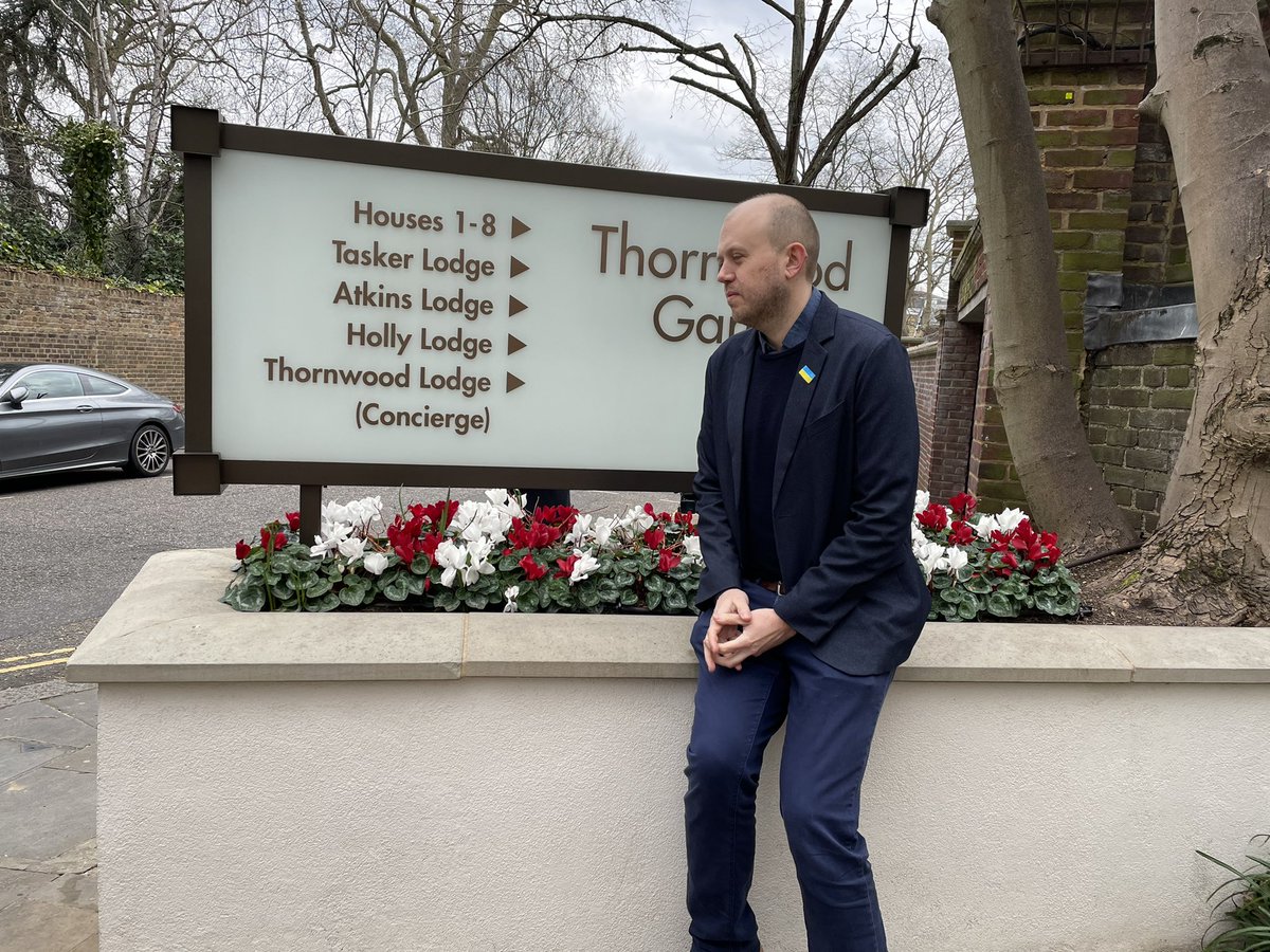 AlexSeale's tweet photo. .@josephpowell and @pressmonica16 speaking against dirty money in Kensington. Outside #Aliyev’s property. @FPALondon https://t.co/QQHJ5ILtuw