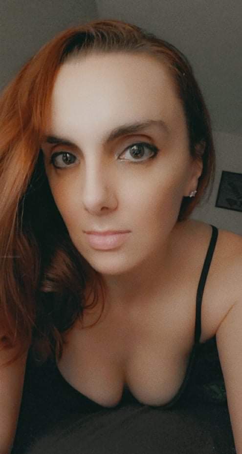 AllieRede18's tweet photo. Who wants to ruin my makeup? https://t.co/zx5C5XMS9j