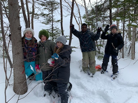 EastsideElem1's tweet photo. Ms. Park's grade 3 class snowshoeing near the school! 😎 https://t.co/wL76ZeYKty