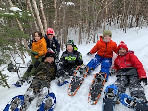 EastsideElem1's tweet photo. Ms. Park's grade 3 class snowshoeing near the school! 😎 https://t.co/wL76ZeYKty