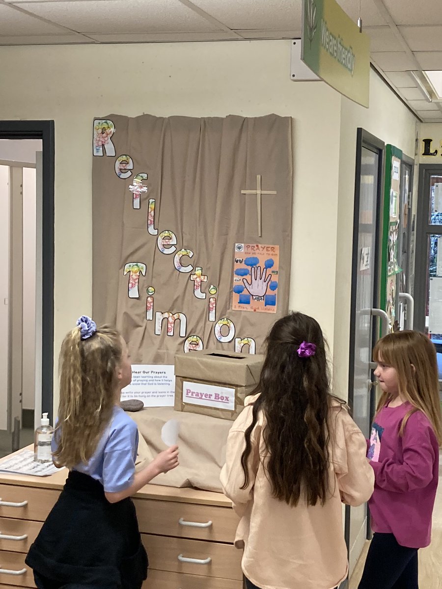 We have written prayers for #helpforharri and put them into our prayer box 🧡💜#wearestmarysciw #dreambelieveachieve <a href="/StMarysCIW/">St Mary's Church in Wales Primary School, Brynmawr</a>