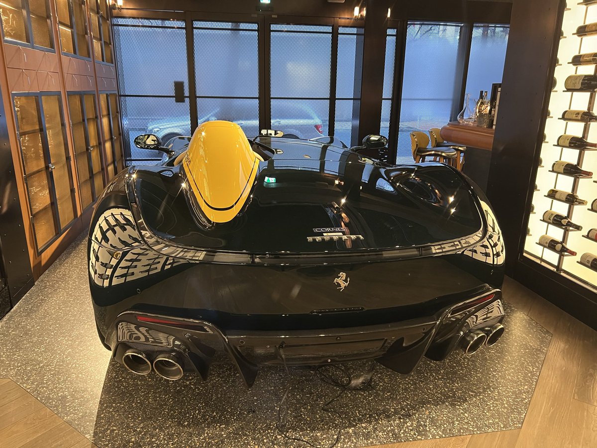 cryp_prince888's tweet photo. 飲みに行ったらモンツァSP1置いてあった。
屋根なし、一人乗りで3億🙄 https://t.co/KAwRTGnxuu