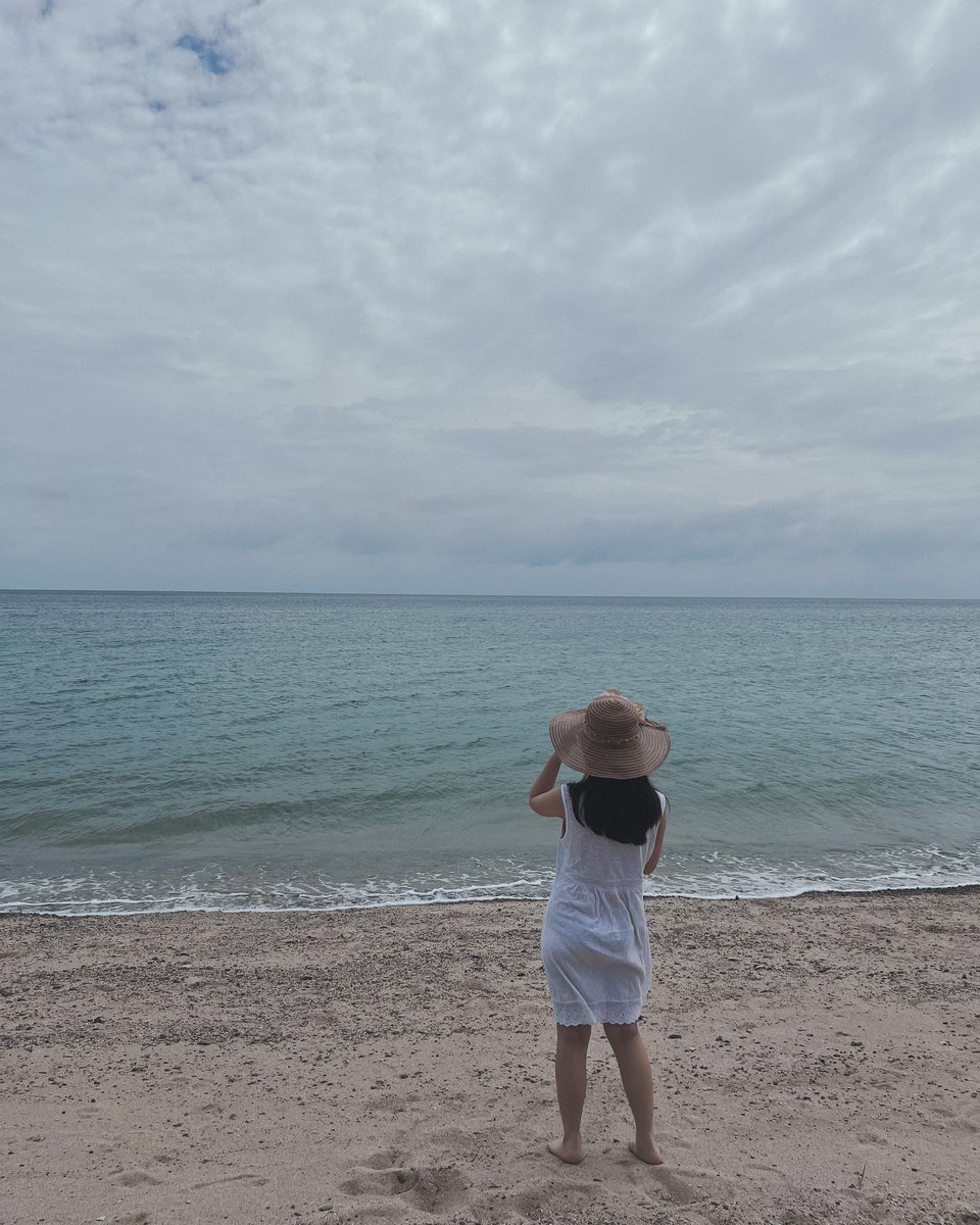 HumansOfAteneo's tweet photo. "As long as you know that you did your best, that’s enough." 

In the face of academic pressure, our mental and physical health must be of top priority, no matter what. 🌻

Read how Shine was able to better take care of her overall wellbeing via https://t.co/EBWBz3bAqK 💛 https://t.co/dERbvOeOTx