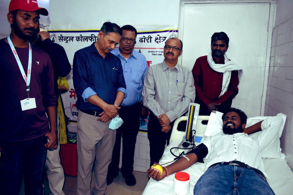 CCLRanchi's tweet photo. Donate Blood, Save Lives…

#TeamCCL organised #BloodDonation camps at central hospital Gandhinagar, Dhori and Bhurkunda. Over 100 units of blood was collected in the camps which was organised as a part of #AKAM iconic week celebration.

#CclCsrInitiave
#AzadiKaAmritMahotsav https://t.co/NNi2Sm880L