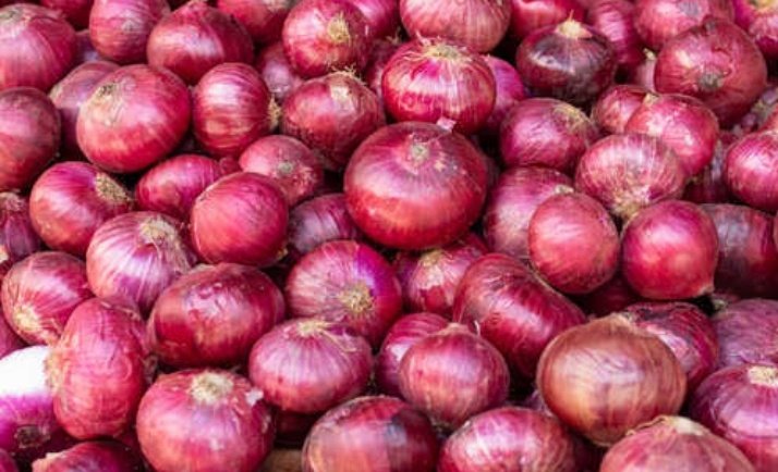 rrjjjyyyy's tweet photo. I came across a post from the opposition saying, the 70K aren't people but onions (an edited drone shot). 

Yes, onions. The 16% onions that makes the 60% people cry. 😭

#BacolodIsPink
#OlymPINKS https://t.co/HqHnJxuB7Q