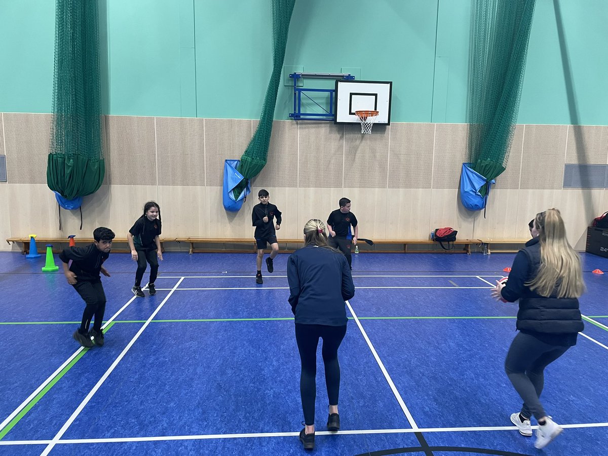 KESHACADEMYPE's tweet photo. Having a great time with the students of Birmingham City University at the alternative sports festival! @CPSGO @BCUPhysEd @KESHAcademy https://t.co/o6tKnwpXtI