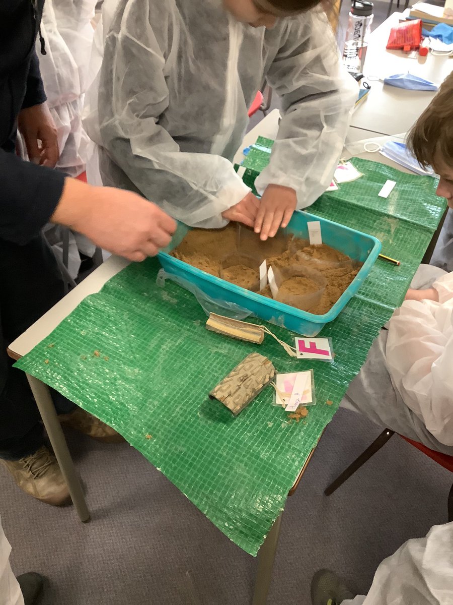 NewMillJrSchool's tweet photo. We have created our own tyre tracks in sand and learned how to take a cast for identifying different vehicles. #NMJSscience https://t.co/ERklWL3nWZ