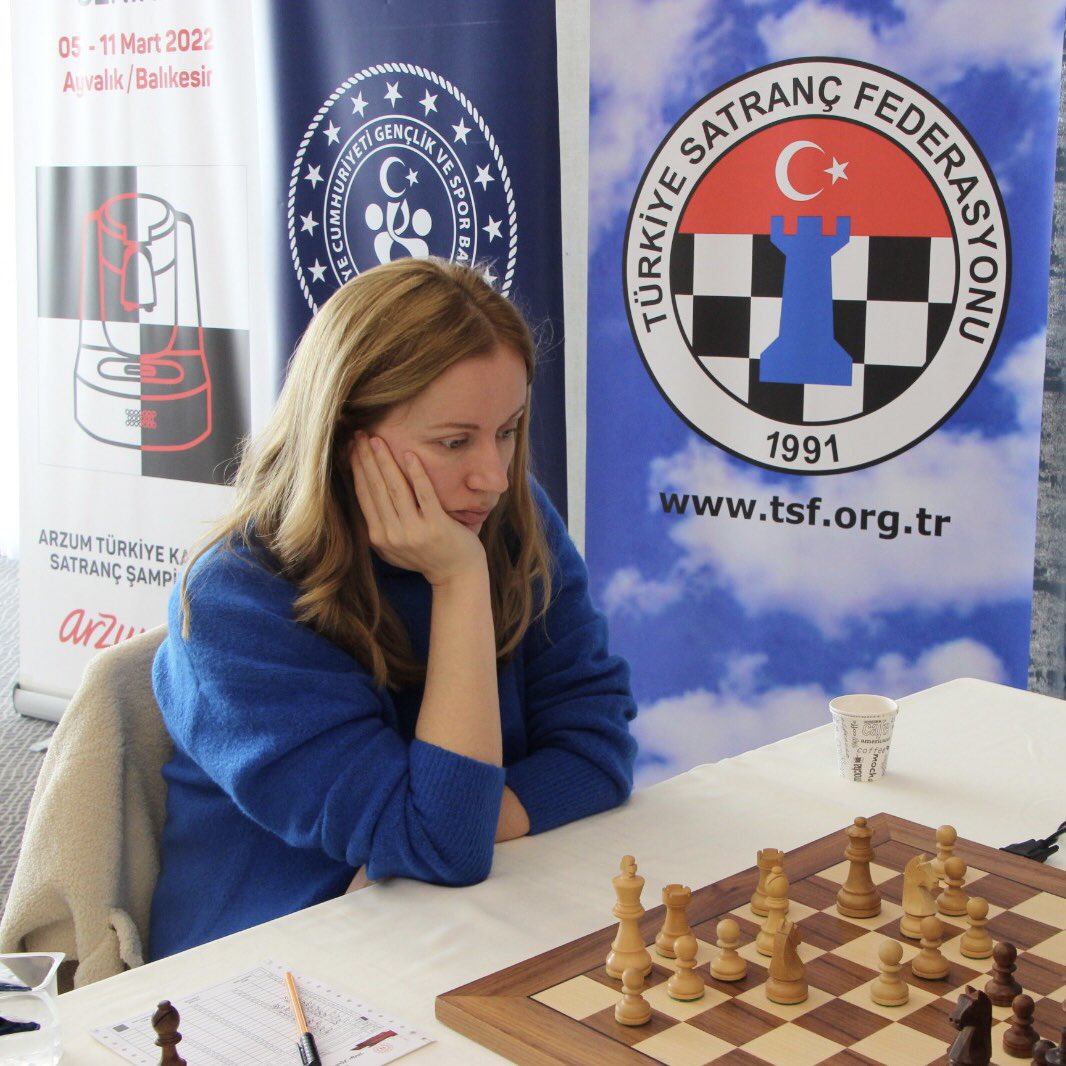 2022 Arzum Türkiye Kadınlar Satranç Şampiyonu IM Ekaterina Atalık.👏🏻🏆 Sporcumuzu yürekten tebrik ediyoruz. 🥰👏🏻 <a href="/kasapoglu/">Dr. Mehmet Kasapoğlu</a> <a href="/gencliksporbak/">Gençlik ve Spor Bakanlığı 🇹🇷</a> <a href="/GlkzTulay/">Gülkız TULAY</a> <a href="/tmuratkolbasi/">Murat Kolbaşı</a>  <a href="/ArzumEvAletleri/">ARZUM</a>