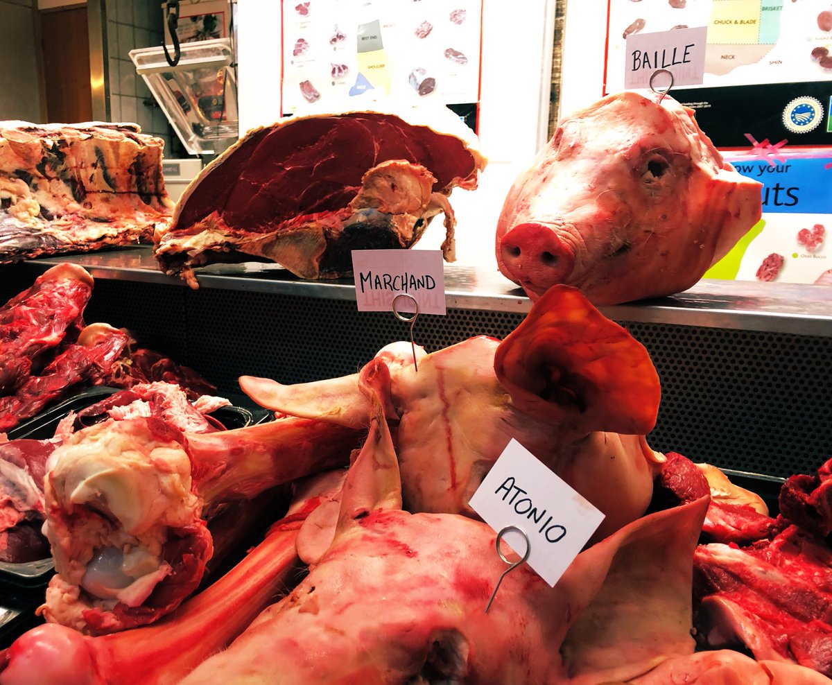 VBissonnet's tweet image. Comité d’accueil particulier pour les Bleus et leur première ligne au @CardiffMarket avant le choc de ce soir @midi_olympique