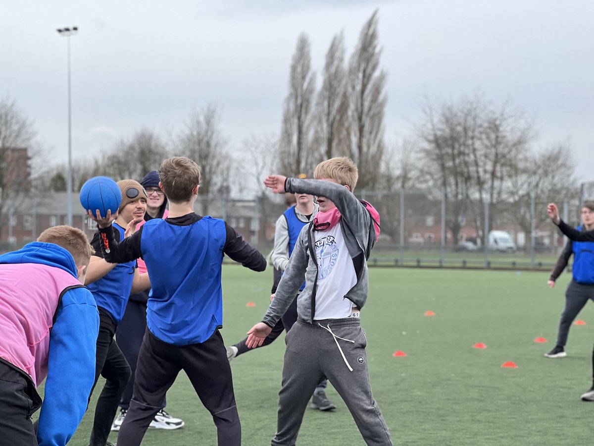 SalfordCity_FDN's tweet photo. We’ve now headed outside for the second half of the session! 🙌

Our Coach Jordan has organised a game of handball for the students, introducing different rules as the game progresses! 👏

🏃‍♂️ | @OakwoodAcademy2 https://t.co/9JTwWd1YjO