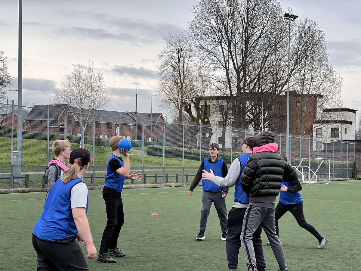 SalfordCity_FDN's tweet photo. We’ve now headed outside for the second half of the session! 🙌

Our Coach Jordan has organised a game of handball for the students, introducing different rules as the game progresses! 👏

🏃‍♂️ | @OakwoodAcademy2 https://t.co/9JTwWd1YjO