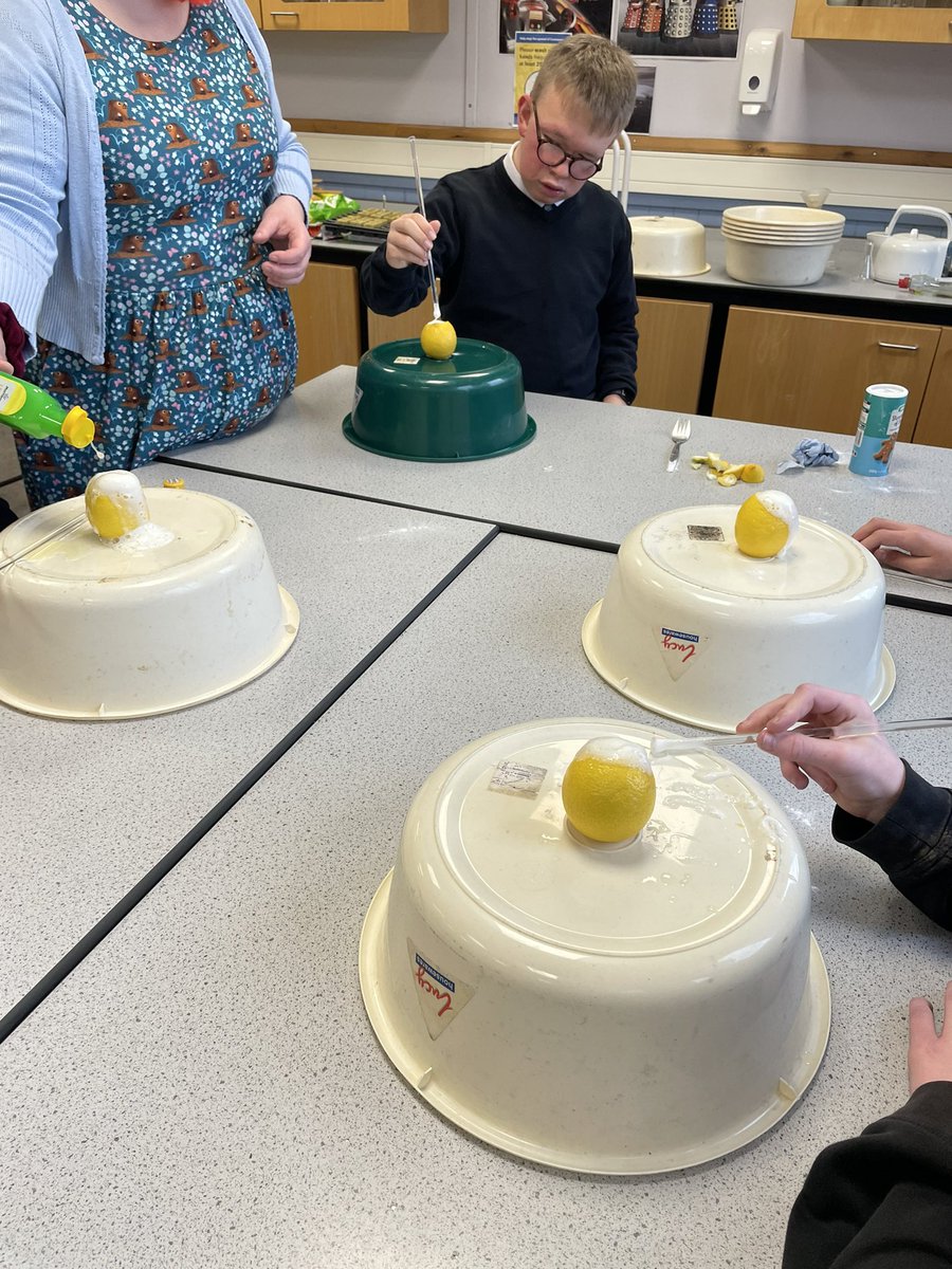 MorganSfL1's tweet photo. This morning in Science the ESA boys planted some seeds and then we made some erupting and frothy volcanoes with lemons! What a smashing science lesson! 🤩🌋💥 #ESAScience #VolcanicLemoms #MorganESA #Nurture @morganacademy1 https://t.co/prwuk12BVu