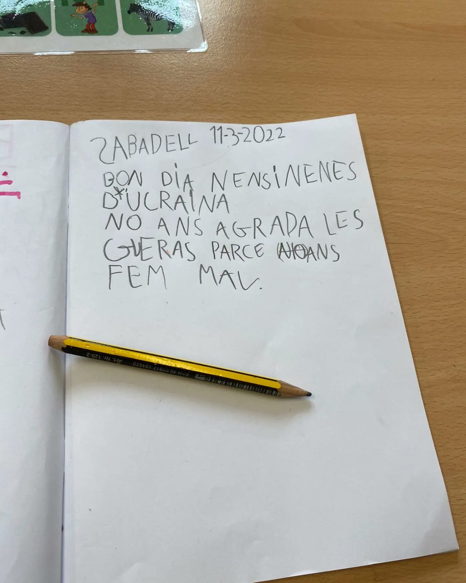 epiasabadell's tweet photo. NO VOLEM CAP GUERRA!
Els nens i nenes de P5 hem preparat l'acte solidari d'aquest matí visionant l'info-k i escrivint missatges als nens i nenes d'UCRAÏNA.
NO VOLEM CAP GUERRA!!
#P5PIASABADELL
#INFANTILPIASABADELL https://t.co/kzM6tE3wQQ