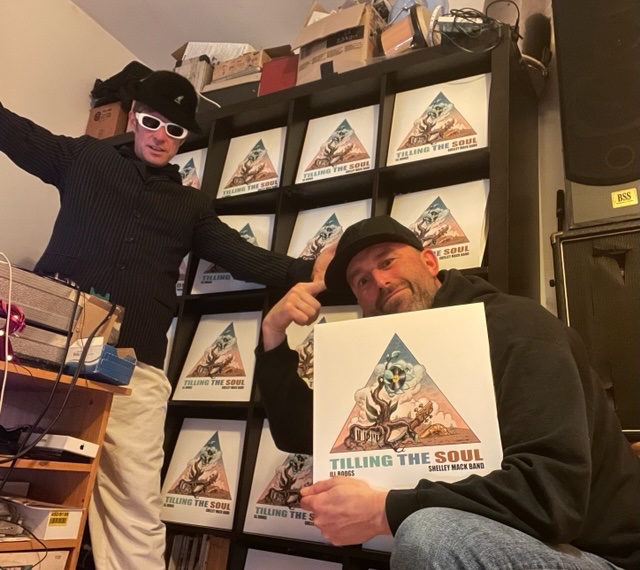 Satisfied customers Ill Boogs &amp; <a href="/DJShelleyMack/">Shelley Mack MSc</a> with their album on vinyl courtesy of Vinylised and 100 hugely patient crowdfunders!
Limited copies available 
shelleymackband.bandcamp.com/album/tilling-…