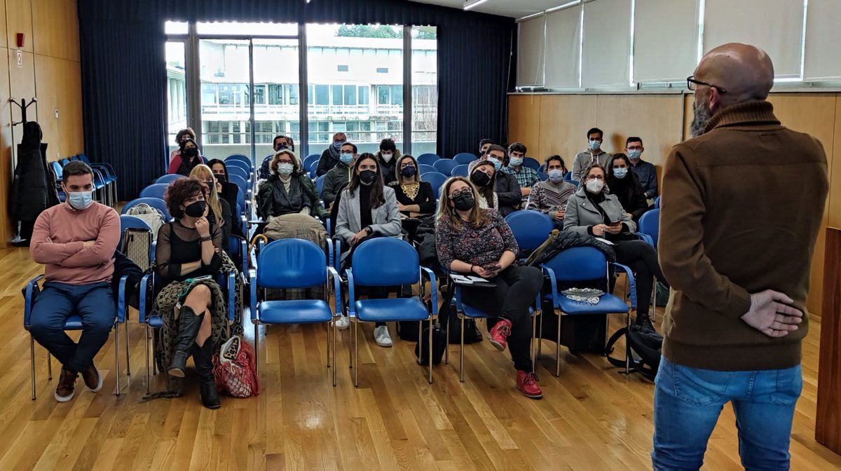 P_OsoRiodieGueZ's tweet photo. Un #JuevesEnLaOficina... siempre sale el sol cuando el @MGDSostenible te invita a respirar ese ambientazo multicultural entre su alumnado y compartir experiencias #emprendedoras con @luisdeber de @fundacionronsel, #GemaNeira de https://t.co/Jwodq0w0nL y AdriánPena de #Deelivers https://t.co/P3wJ0P0n78
