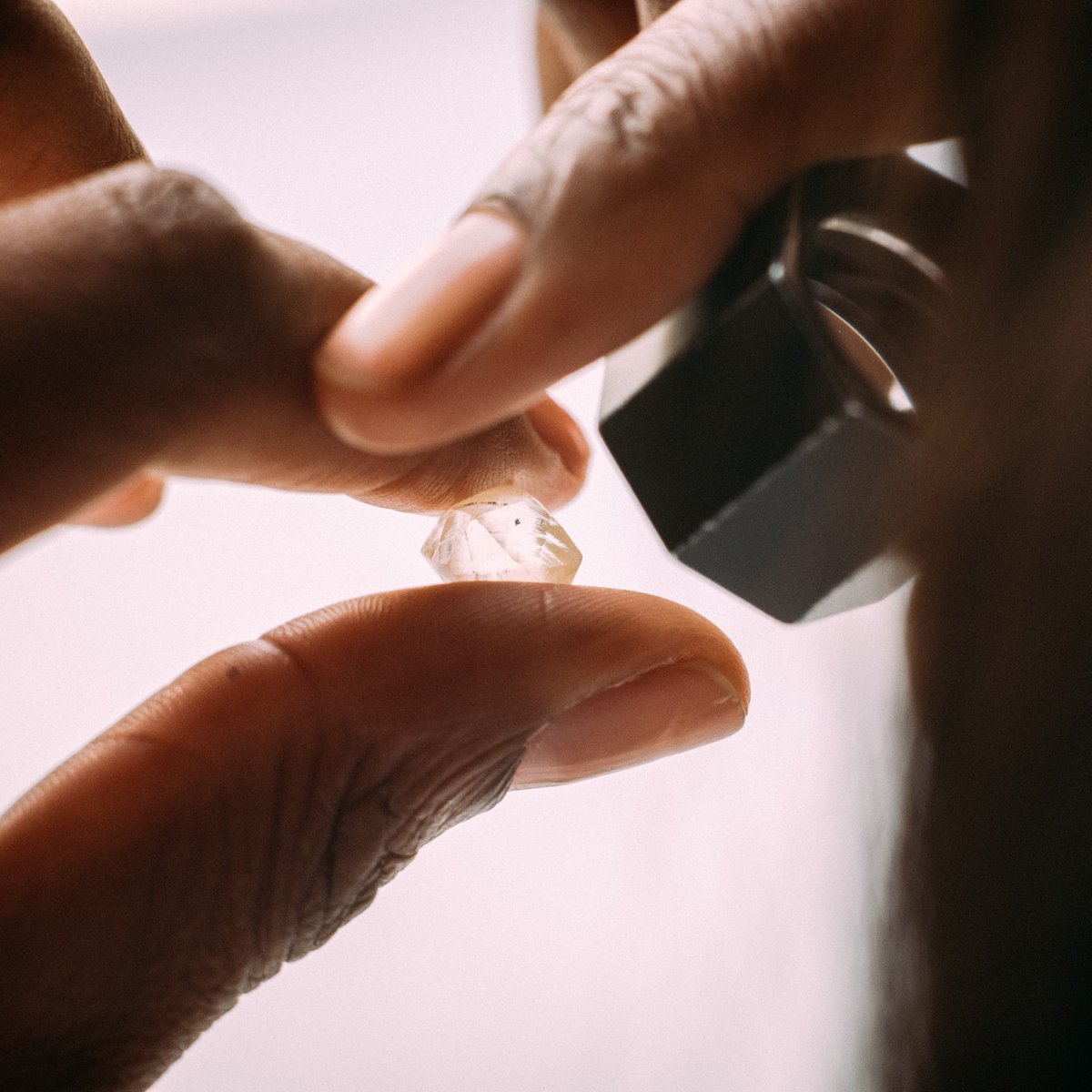 Planning to pop the question? First, let us help you find the right diamonds. Sign up to our Introduction to Diamonds e-course: bit.ly/3w0bwlO

#DeBeers #diamonds