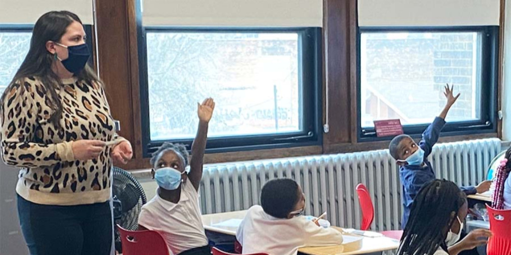 PartnershipPost's tweet photo. Wonder what really happens when teachers leave @TeachLikeAChamp PD & try strategies for themselves? @sta_cougars's Molly Hanna shares highs & lows of trying #StretchIt: "My students were a little confused about why I was continuing to question them." More:
https://t.co/Cvv8vH1Ef4 https://t.co/qJjjrWNgMD
