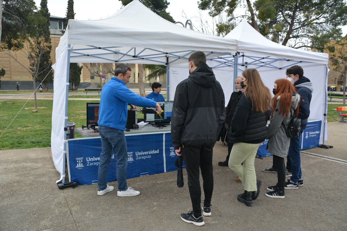 IUCAunizar's tweet photo. 🌐Además, en el marco de esta Olimpiada, hay experimentos @Geografia_UZ  en el #Mercado @unizar 
1. Observando la tierra desde el aire (¿Cómo se trabaja con un dron?)💻
2. ¿Cómo ven tus ojos mi mapa? (Experimento con #Eyetracker) 👀
🤔🔎¿Ya te has acercado?
@GEOT_zgz #GEOFOREST https://t.co/62s0nwFvuf