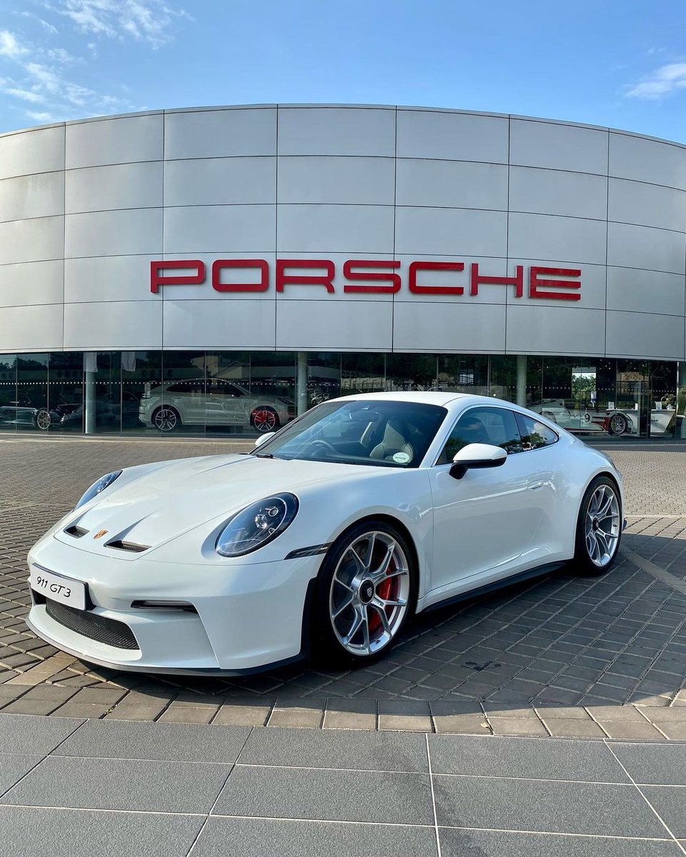 Zero2Turbo's tweet photo. The new Porsche 911 GT3 with Touring Package arrived in SA recently.

With starting price of R3,1m it costs the same as a GT3 but is aimed at enthusiasts and those looking for something more understated.

Do you prefer the wild-winged GT3 or this less track-focused offering? https://t.co/gUc1FhouEj