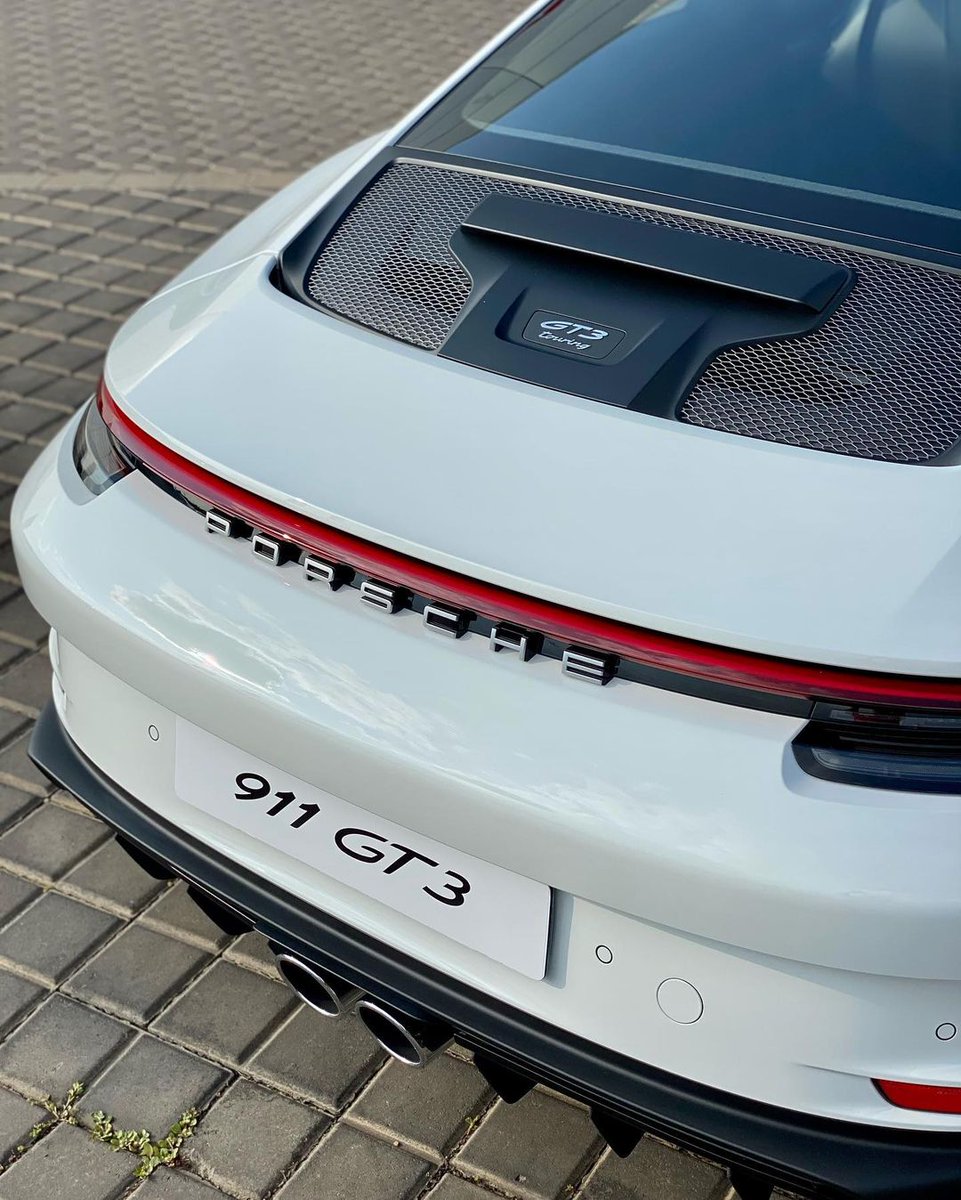 Zero2Turbo's tweet photo. The new Porsche 911 GT3 with Touring Package arrived in SA recently.

With starting price of R3,1m it costs the same as a GT3 but is aimed at enthusiasts and those looking for something more understated.

Do you prefer the wild-winged GT3 or this less track-focused offering? https://t.co/gUc1FhouEj