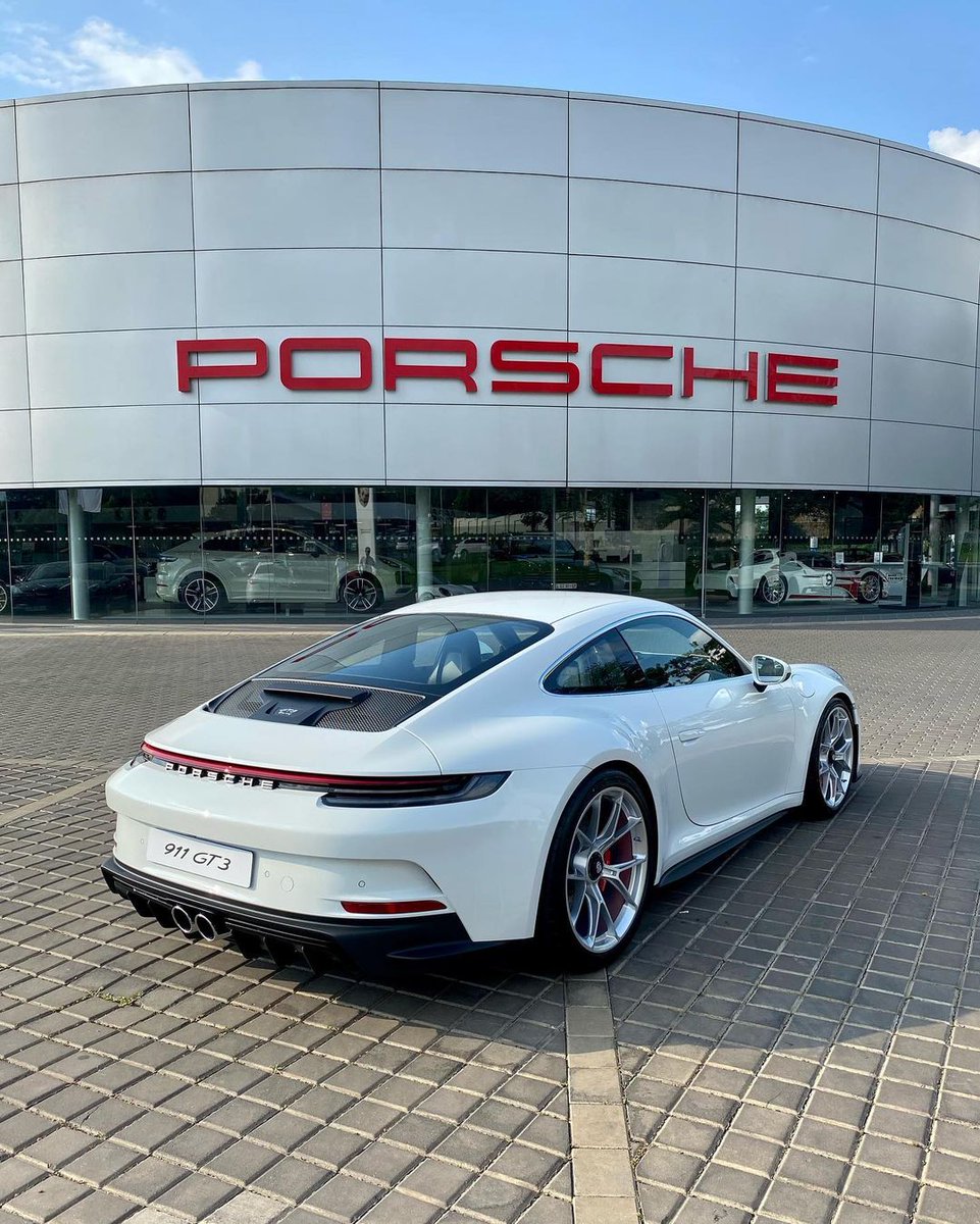 Zero2Turbo's tweet photo. The new Porsche 911 GT3 with Touring Package arrived in SA recently.

With starting price of R3,1m it costs the same as a GT3 but is aimed at enthusiasts and those looking for something more understated.

Do you prefer the wild-winged GT3 or this less track-focused offering? https://t.co/gUc1FhouEj