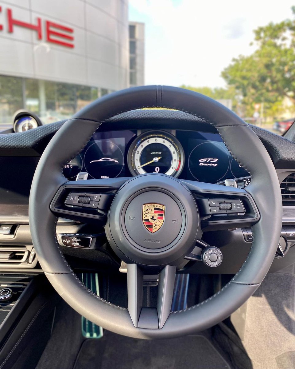 Zero2Turbo's tweet photo. The new Porsche 911 GT3 with Touring Package arrived in SA recently.

With starting price of R3,1m it costs the same as a GT3 but is aimed at enthusiasts and those looking for something more understated.

Do you prefer the wild-winged GT3 or this less track-focused offering? https://t.co/gUc1FhouEj