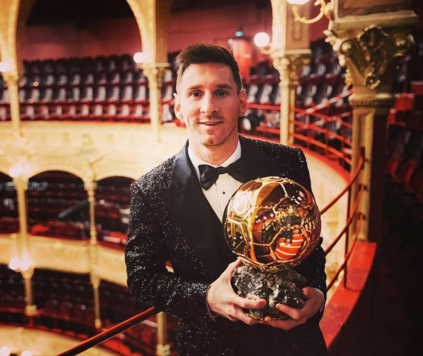 elchiringuitotv's tweet photo. 👑CAMBIOS EN EL BALÓN DE ORO👑

1⃣ Se valorará la temporada, no el año natural. 

2⃣ Solo podrán votar los 100 primeros países del ranking FIFA. 

3⃣ Valorarán el rendimiento individual por encima de los trofeos colectivos. https://t.co/tBIpF4heAG