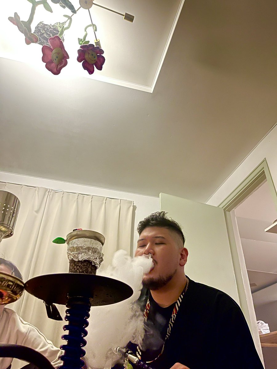 今日から沖縄に来ています。
沖縄の家に着いた瞬間作ったシーシャ。
美味しい南国ミックス。
気づけばたまたま
ソラリスとmamayカスタム。
ウクライナとロシアの機材。
めっちゃ美味しいよ、このシーシャ。
やめようぜ、戦争。
シーシャ、吸おうぜ。
みんなで仲良くしようぜ。