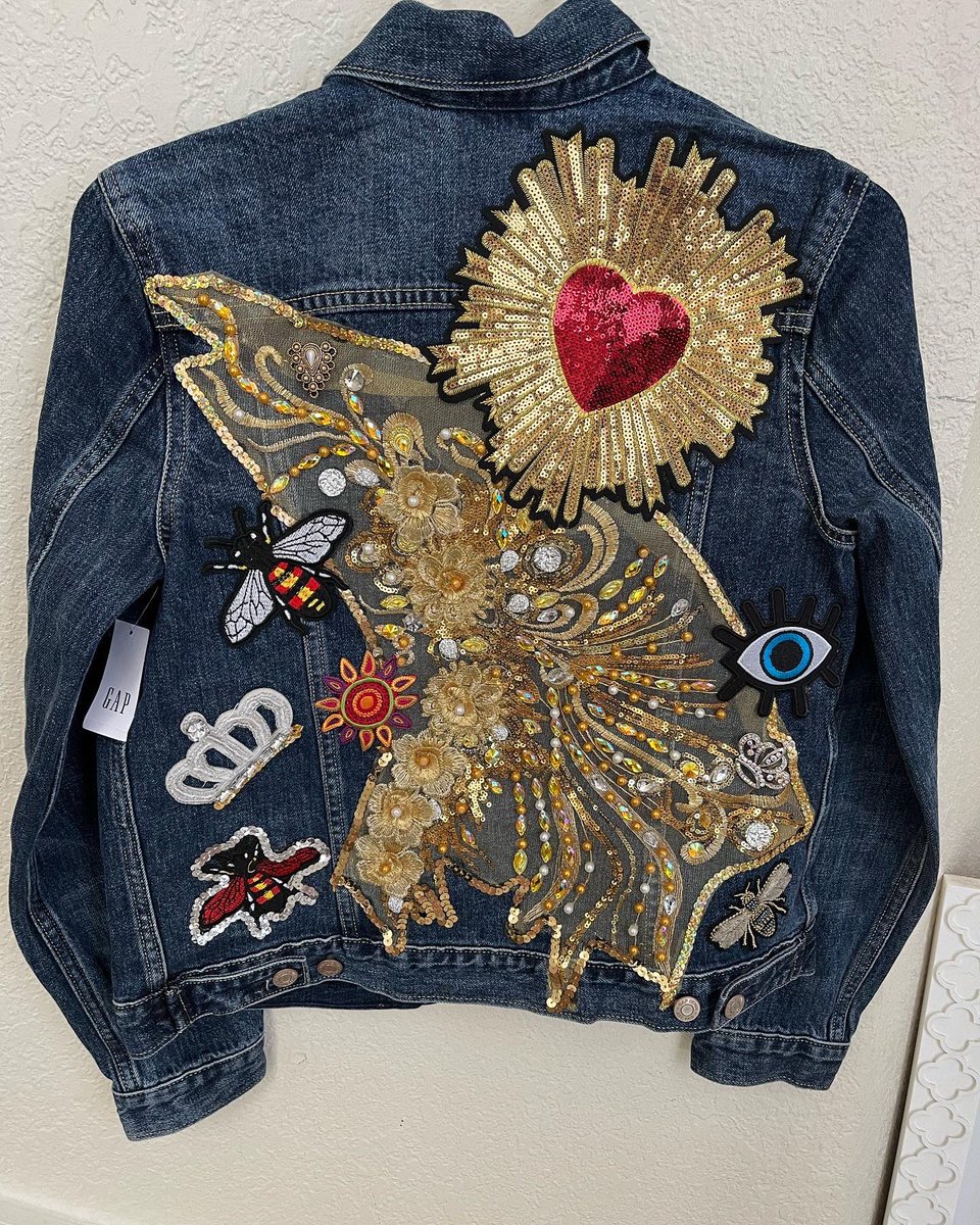 ceciliamewa's tweet image. #PatchesFanArt #PatchApplique by Sra de Mewa, aren’t they a work of art ??? #loveIt #Jackets #transformation #art #casual #Elegant #treschic
